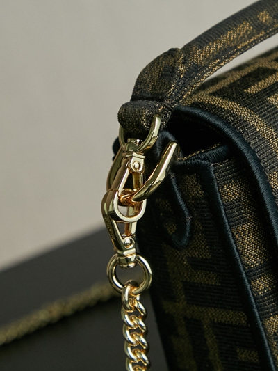 フェンディバッグ素材ディテール